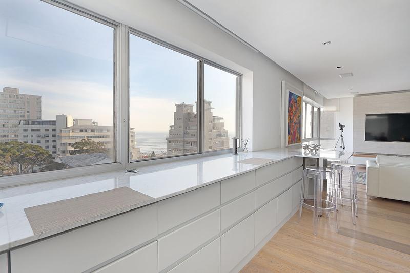 To Let 2 Bedroom Property for Rent in Sea Point Western Cape